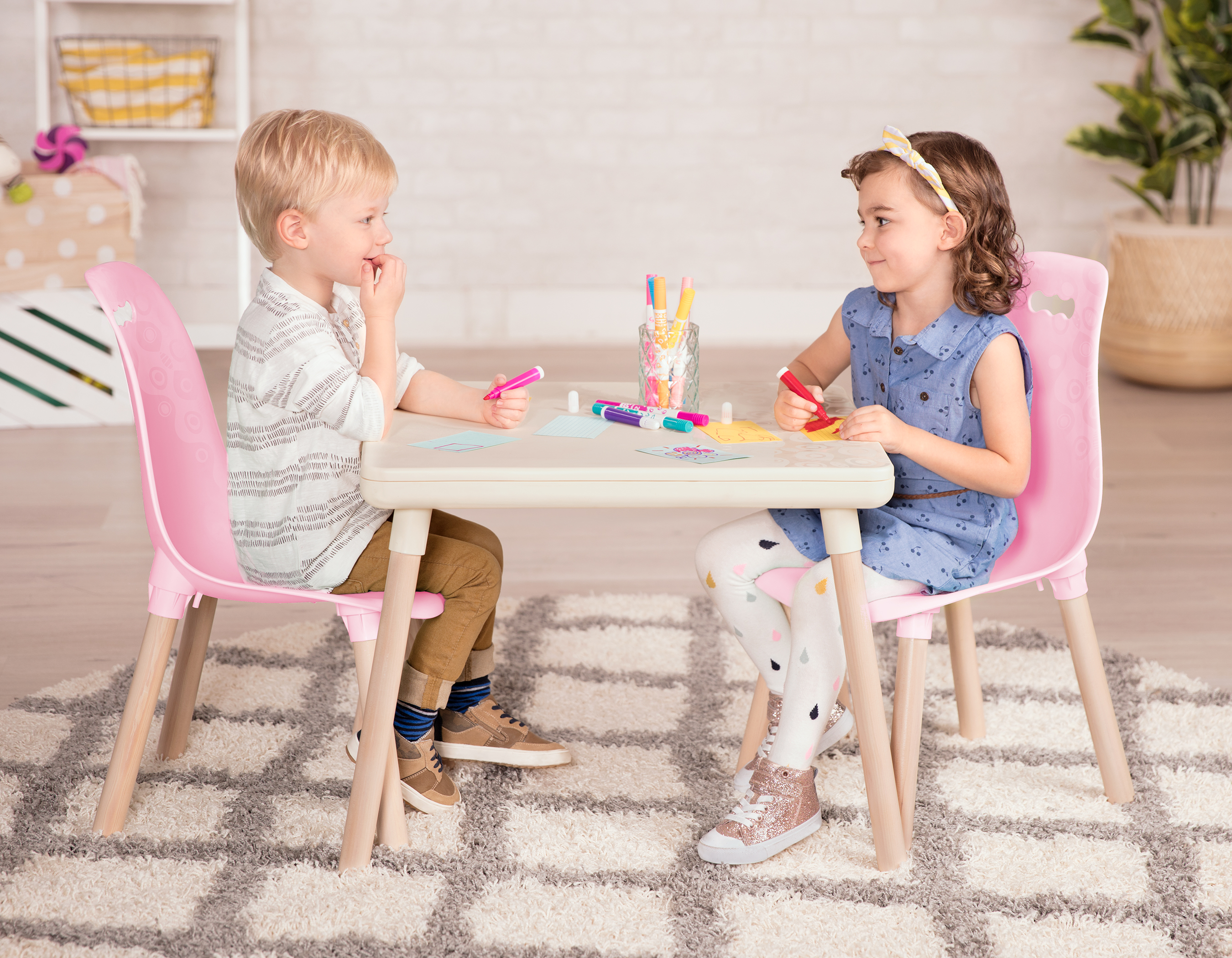 Kids eating shop table and chairs